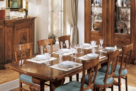 sala da pranzo colore noce intarsiata