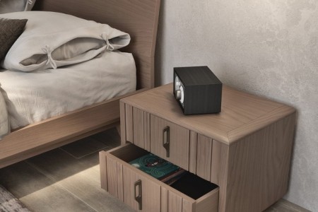 comodinoconzoccolo_legno-massello-frassino