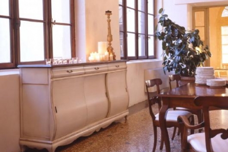 credenza scorrevole laccata bianca consumata