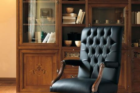 poltrona girevole in pelle