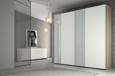 armadio bianco e grigio