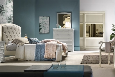 camera da letto con letto in pelle capitonnè