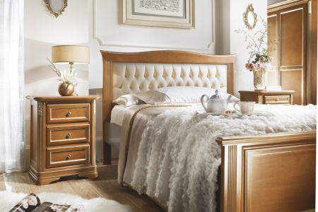 letto colore noce con pannello capitonnè