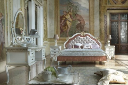 camera classica bianca con intagli in foglia oro