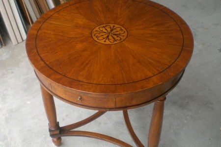 tavolino noce intarsiato