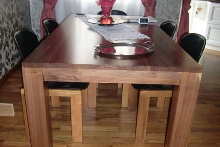 tavolo in noce canaletto