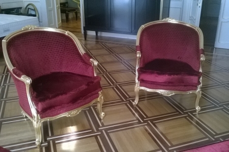 poltroncina foglia oro e velluto rosso