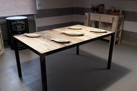 tavolo moderno-rustico