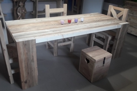 tavolo moderno-rustico