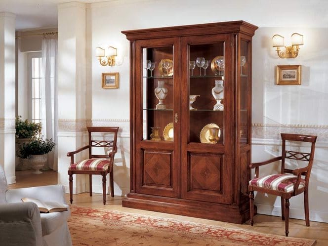 credenza in stile classico