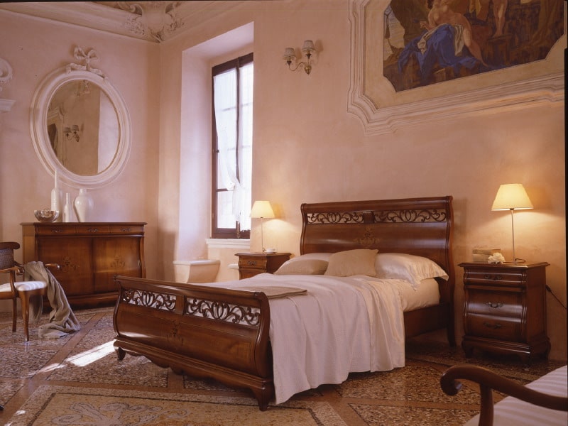 Camera da letto in stile classico